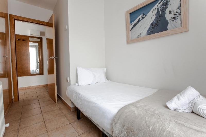 One-Bedroom Apartment (3 Adults) image 4