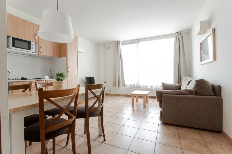 Apartment with Mountain View image 1