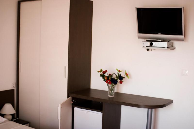 Twin Room image 2