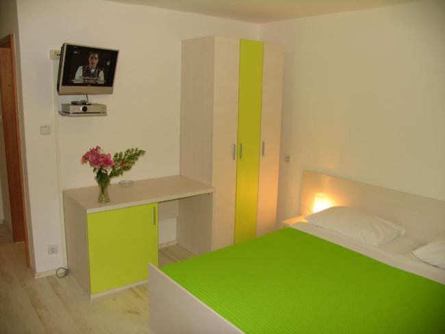 Twin Room image 1