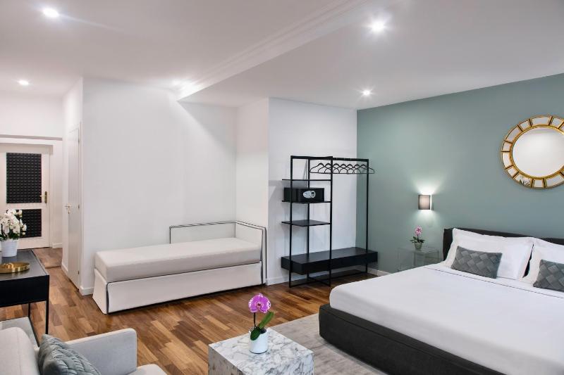 Deluxe King Suite image 2