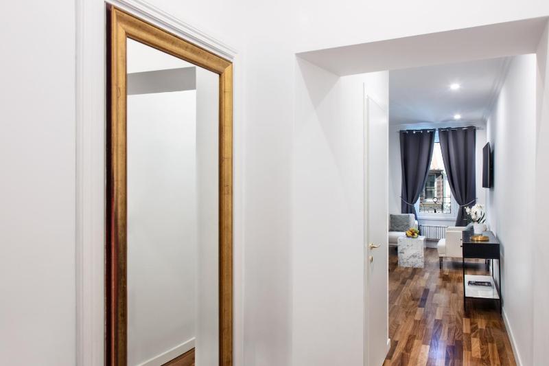 Deluxe King Suite image 3