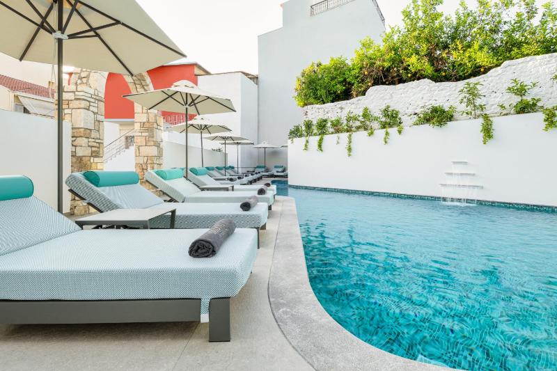 Dioni Boutique Hotel - image 1