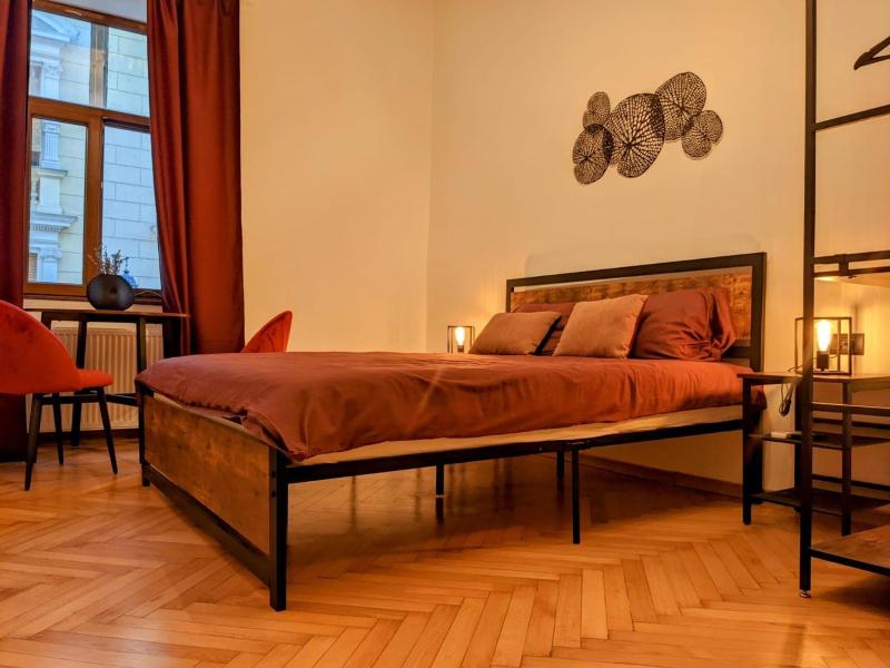 The Industrique Home - 3 Bedroom Apartment - image 8