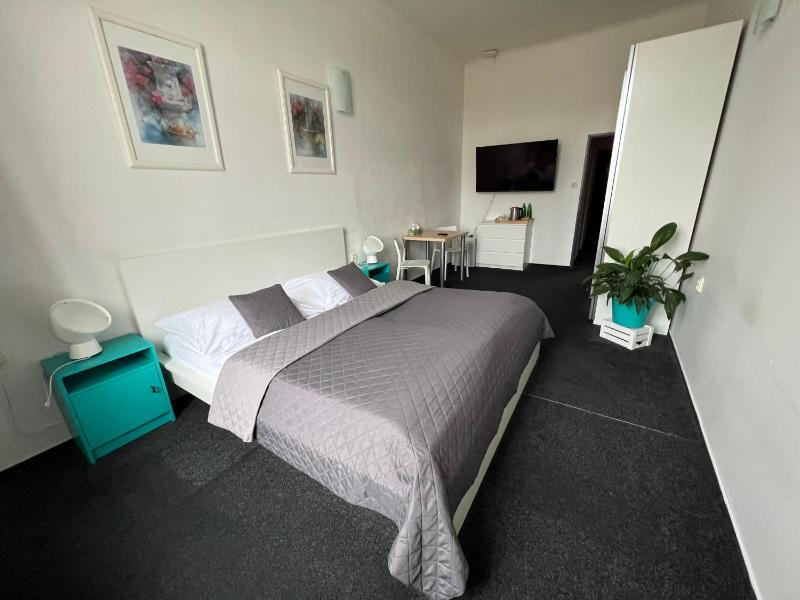 Economy Double Room image 1