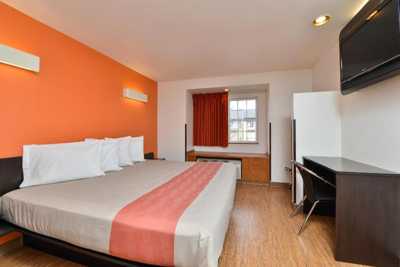 King Room - Disability Access - Non-Smoking image 1