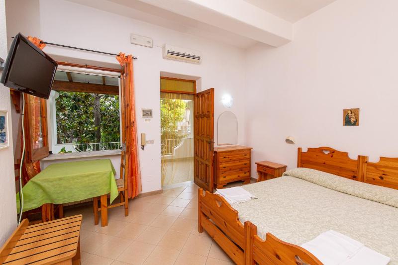 Studio Apartment image 1
