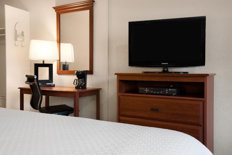 King Room with Pool View - Non-Smoking image 1