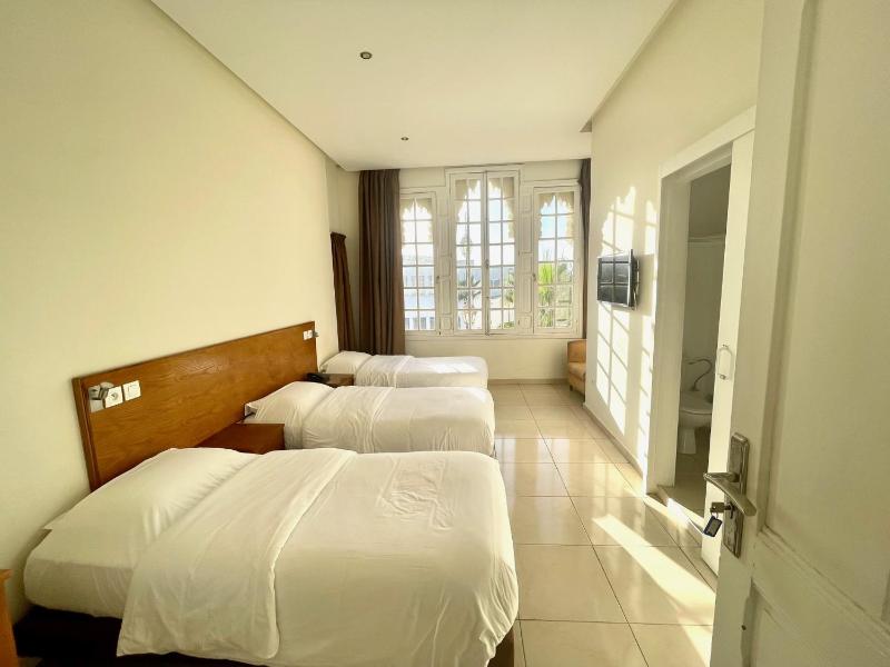 Triple Room with Private Bathroom image 1
