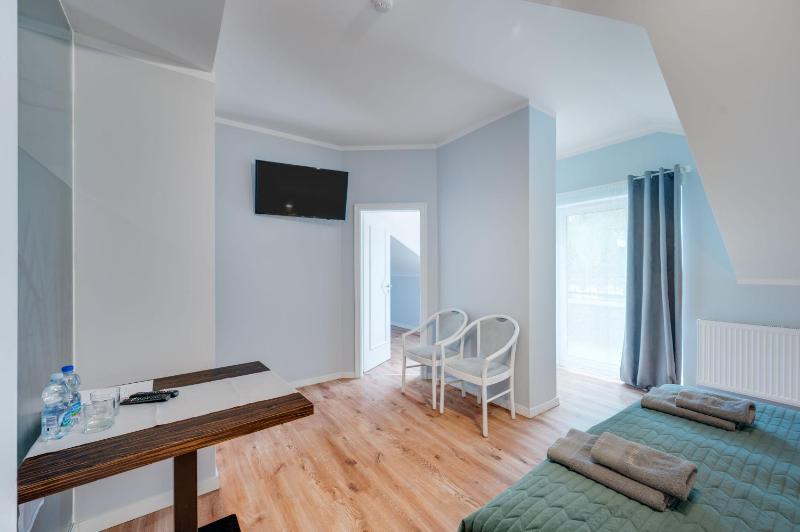 Quadruple Room with Bathroom image 3