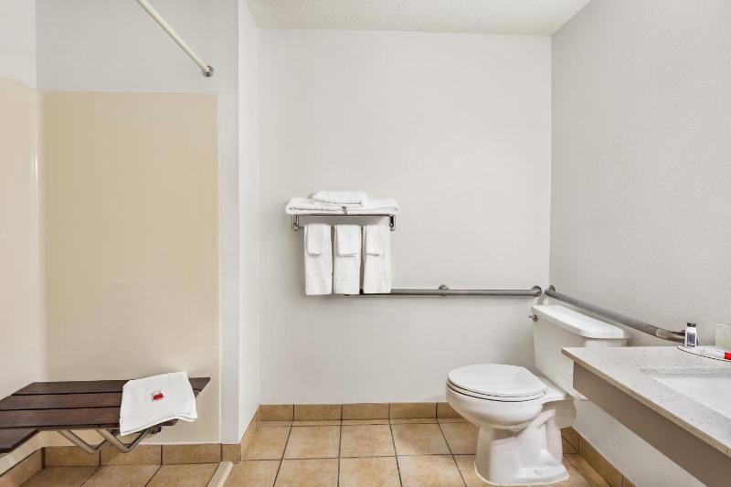 Queen Room - Disability Access - Non-Smoking image 2