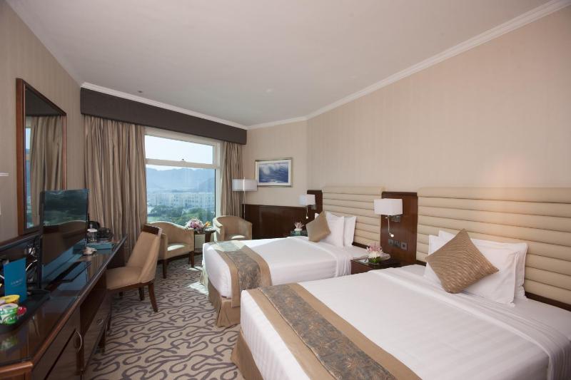 Deluxe Family Room with Mountain View image 2