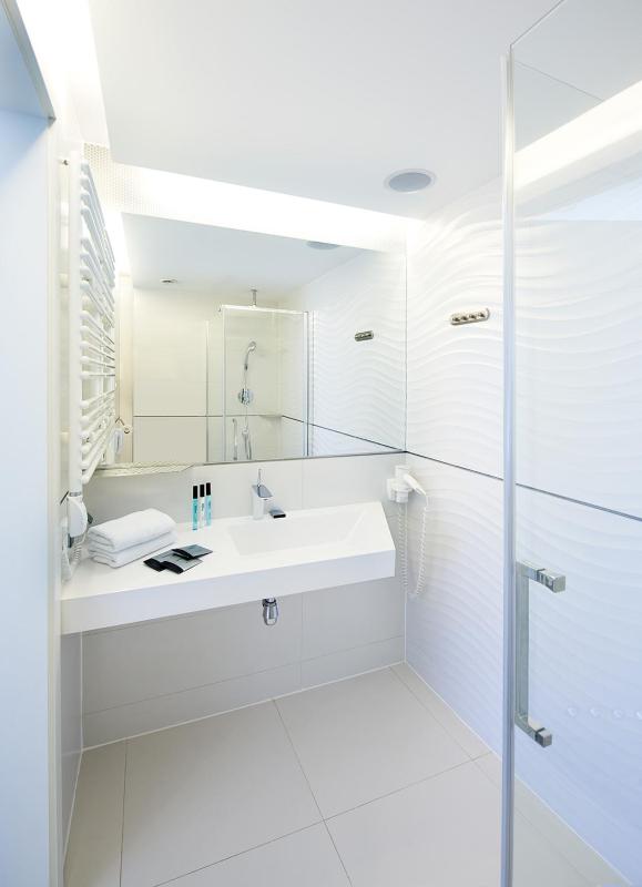 Small Double Room with sea view image 3
