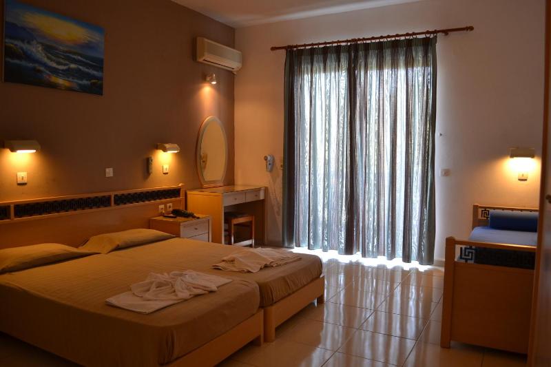 Studio with Pool View (2 Adults) image 3