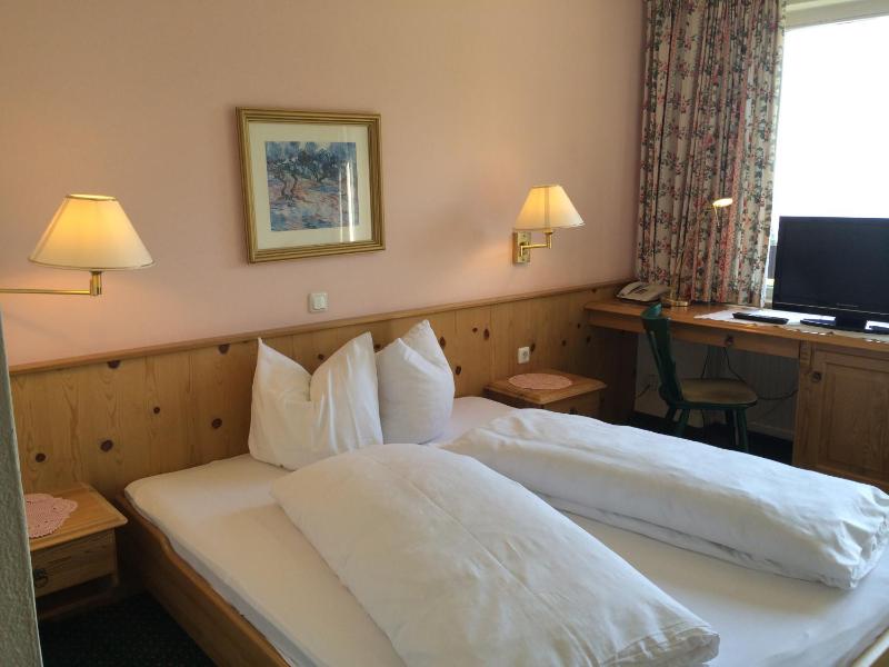 Double Room image 4