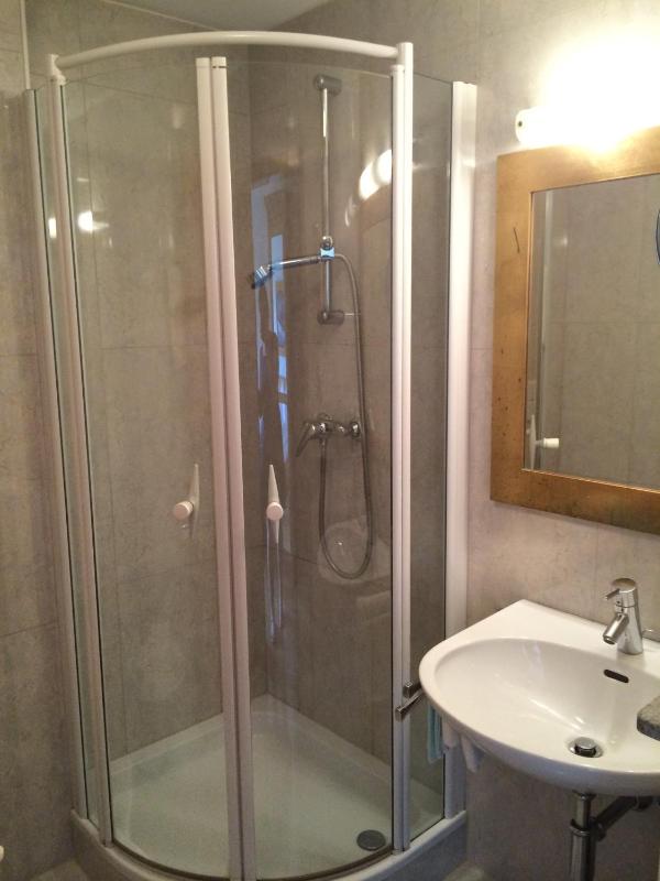 Double Room image 3