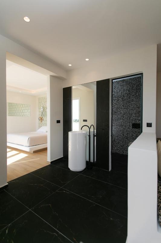 Junior Suite Sea View image 4