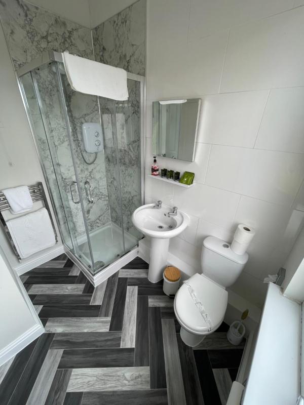 Standard Twin Room image 2