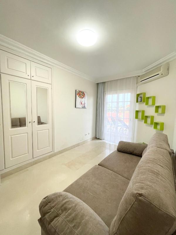 Apartment with large terrace in Terrazas del Duque - image 10