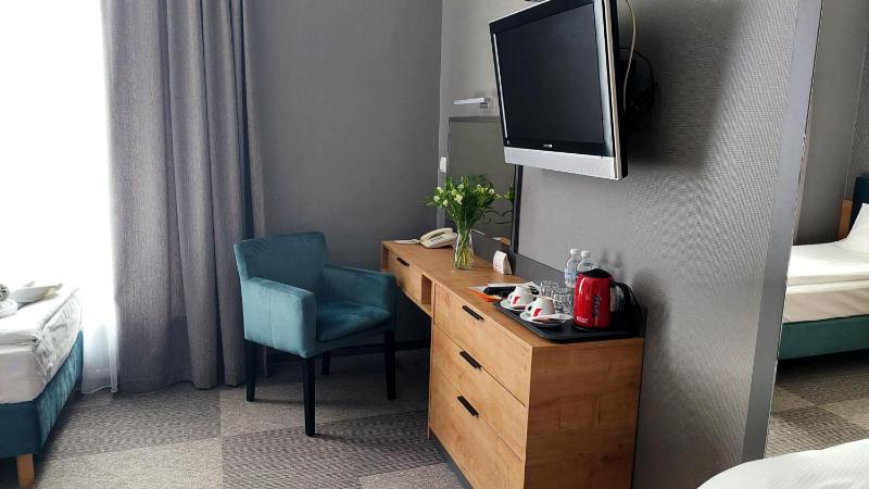 Standard Twin Room image 4