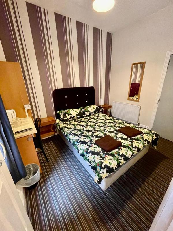Double Room with Private Bathroom image 3