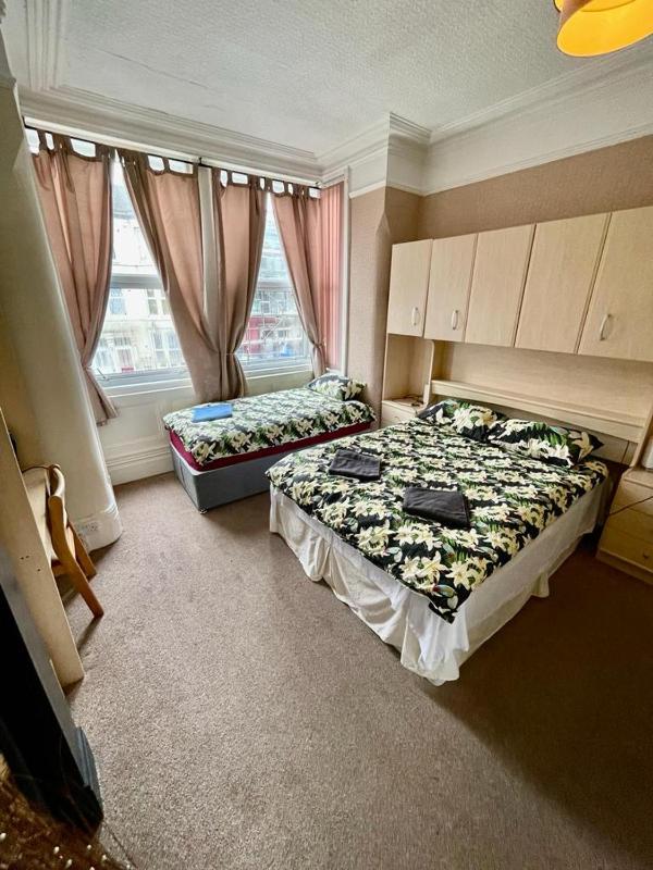 Triple Room with Private Bathroom image 4