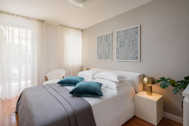 Royal palms luxury apartment - image 6