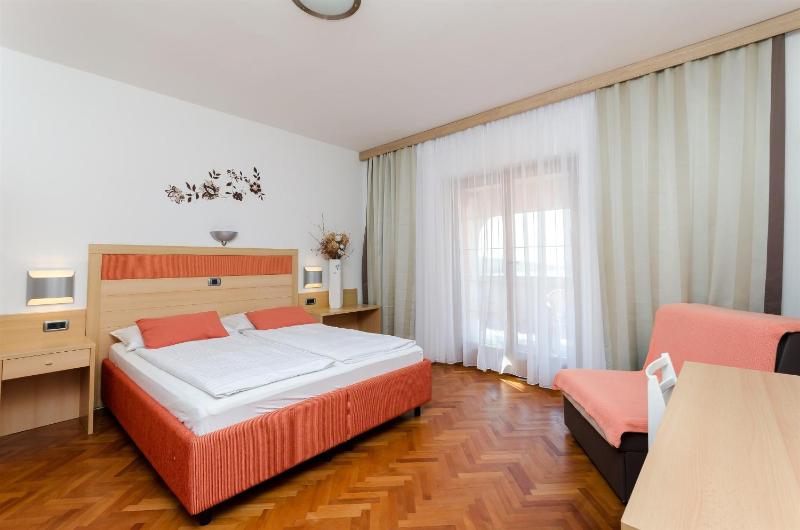 One-Bedroom Apartment - Second Floor image 4
