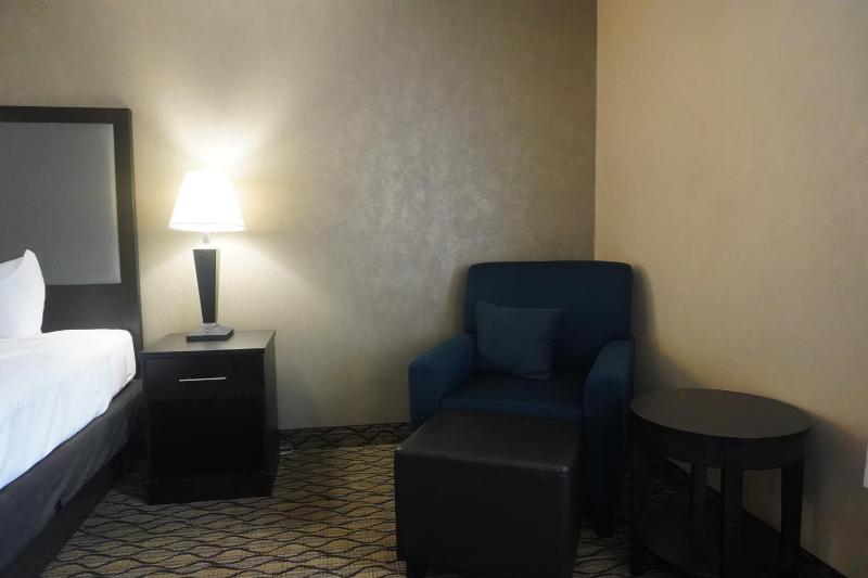 One-Bedroom King Suite - Non-Smoking image 3