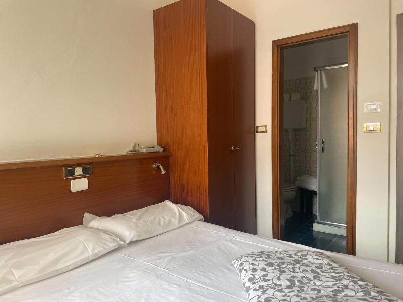 Double Room image 1