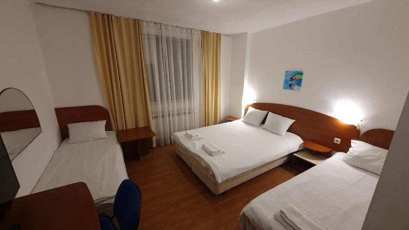 Classic Quadruple Room image 2