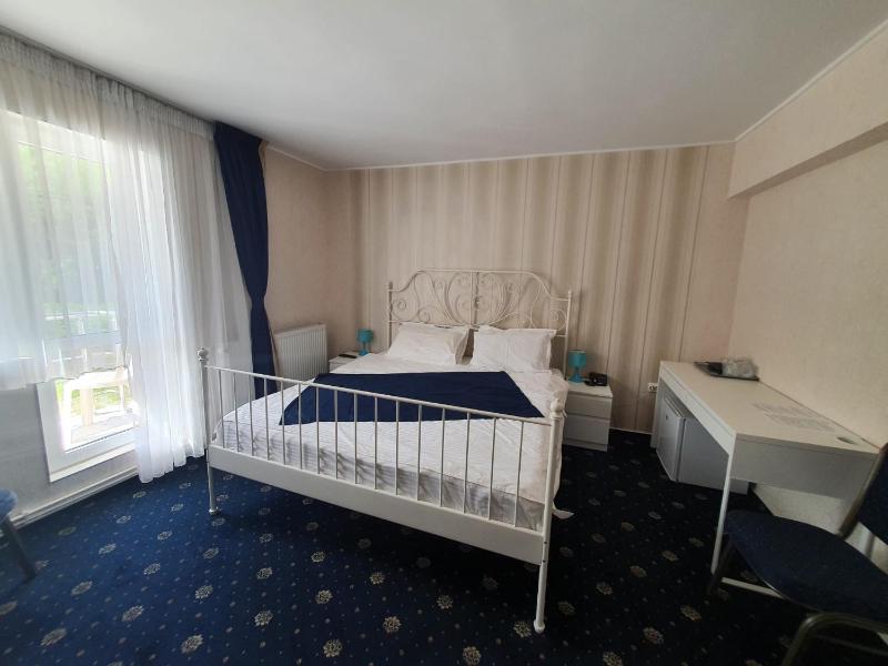 Double Room image 2