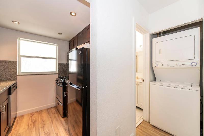 South Beach Apartments - image 10