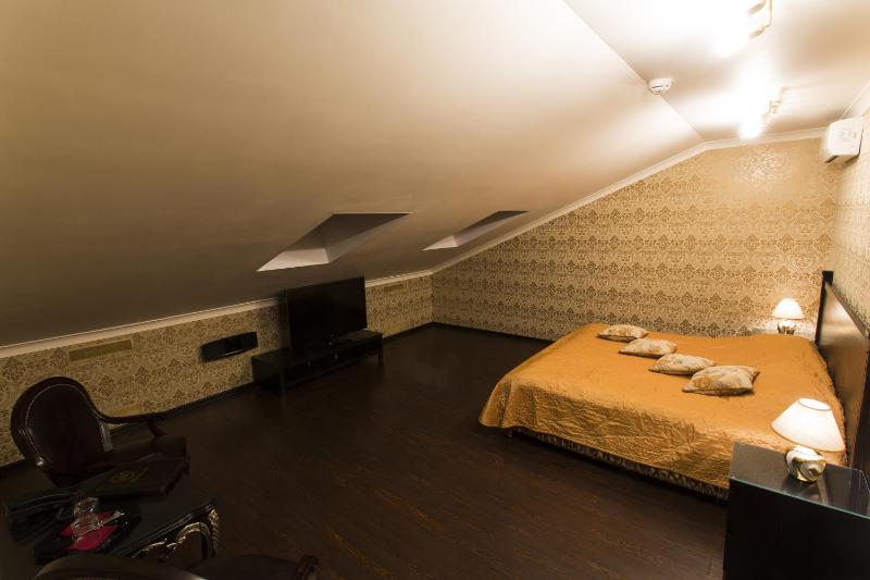 Standard Double Room image 3
