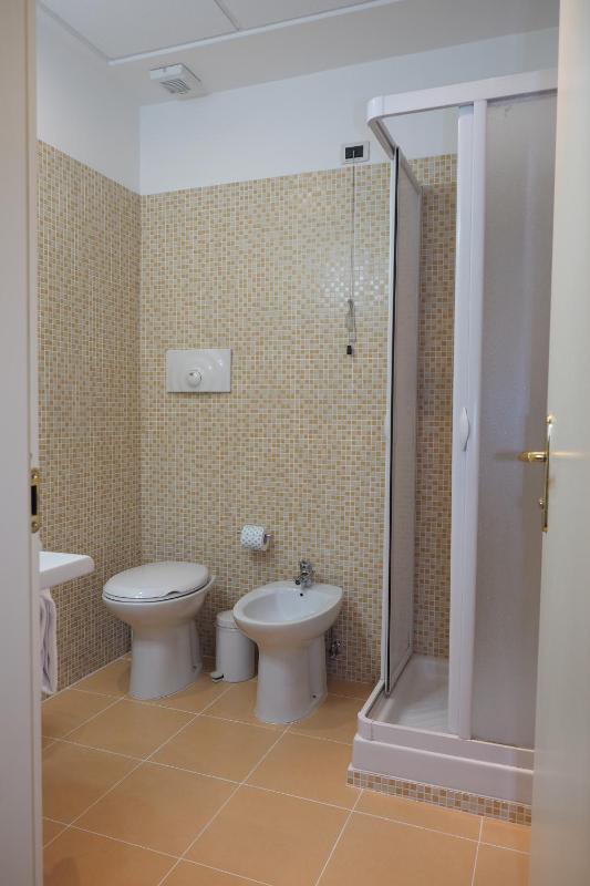 Double Room image 4