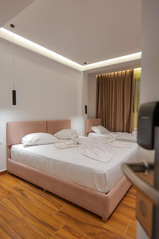 Economy Triple Room image 1