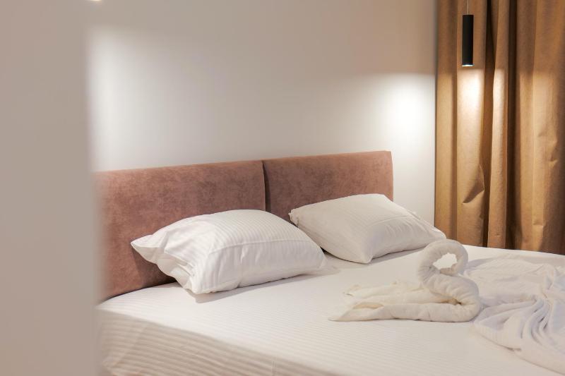 Triple Room with Sea View image 1