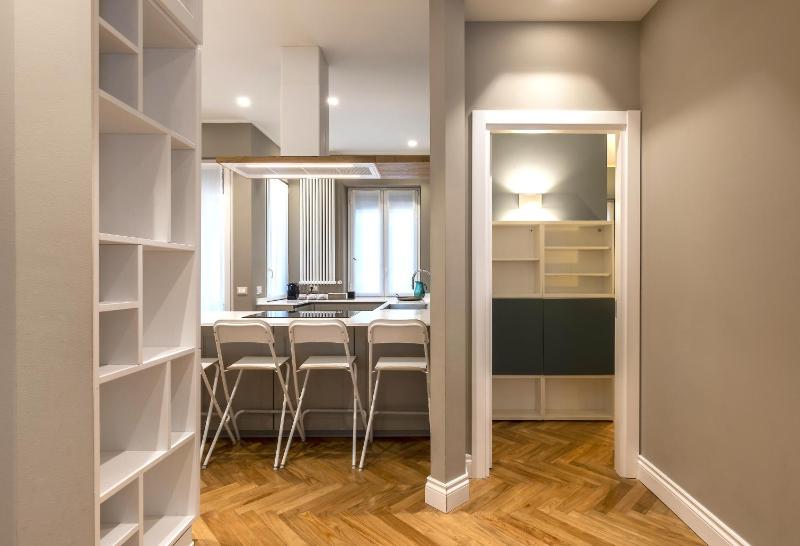 Three-Bedroom Apartment - Via F. Sforza 5 image 2