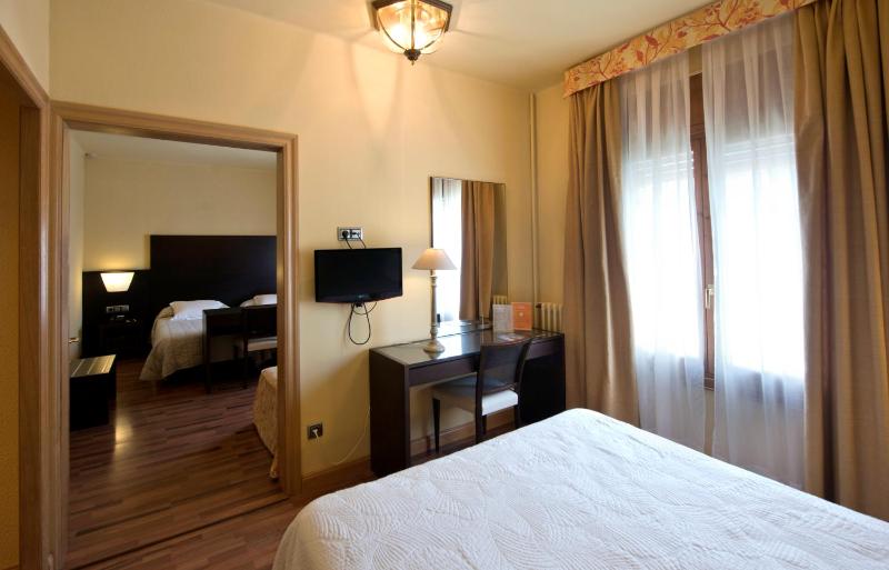 Quadruple Room (2 Adults + 2 Children) image 2