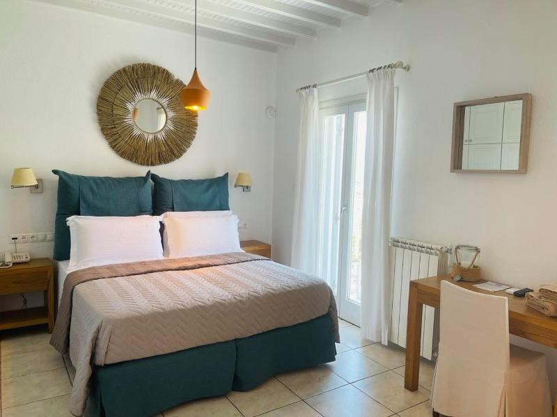Triple Room with Sea View image 2