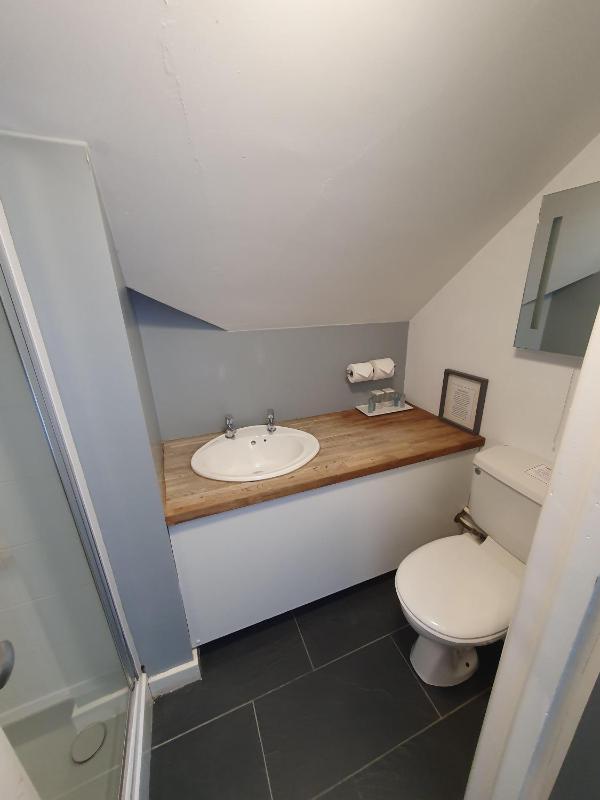 Twin Room image 4