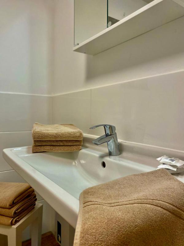 One-Bedroom Apartment image 2