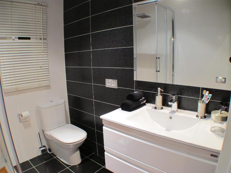 Two-Bedroom Apartment - Passatge Nogués 5 image 3