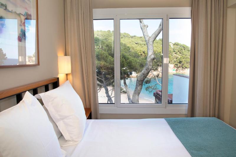 Double Room with Sea View image 1
