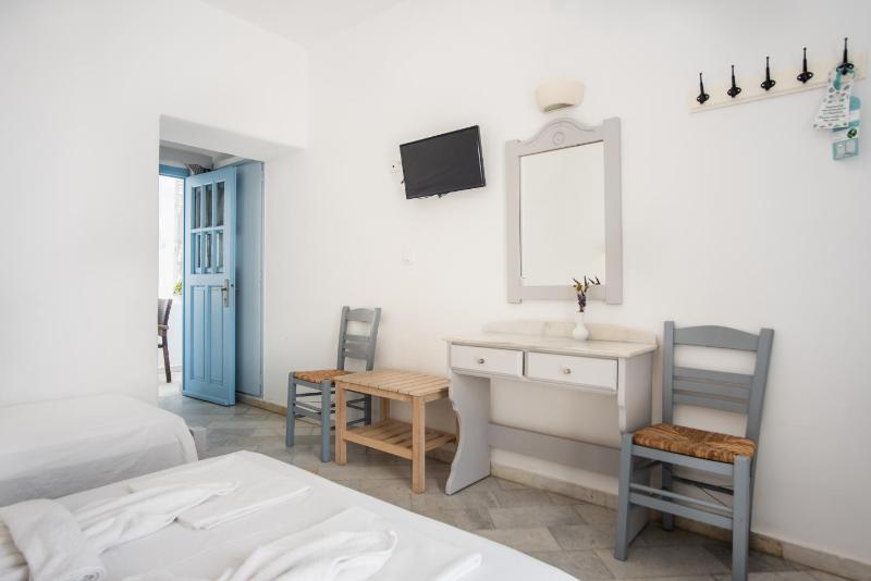 Budget Triple Room image 3