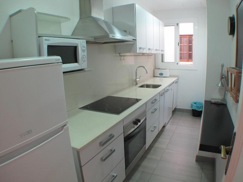 Standard Three-Bedroom Apartment - Calle Casanovas 78 image 2
