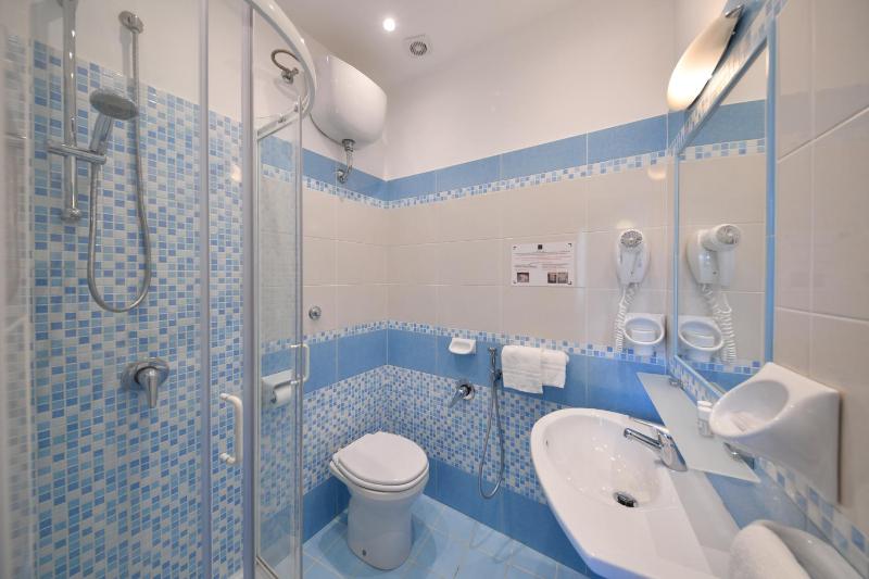 Classic Double Room image 2