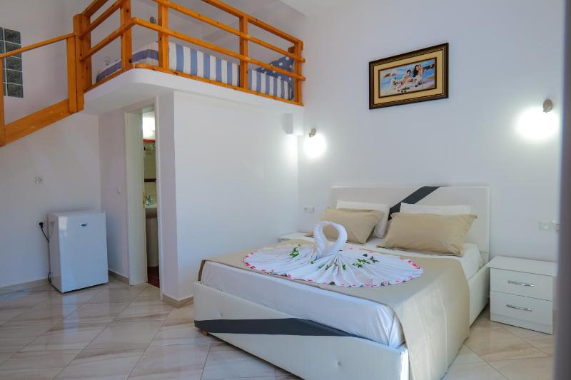 Hotel Chris - image 6