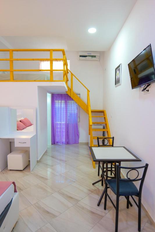 Hotel Chris - image 4