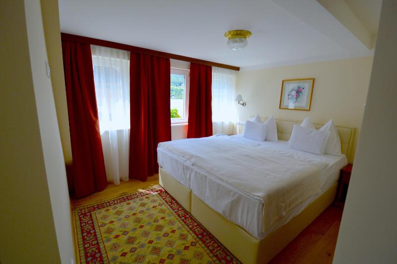 Double Room with Lake View image 2